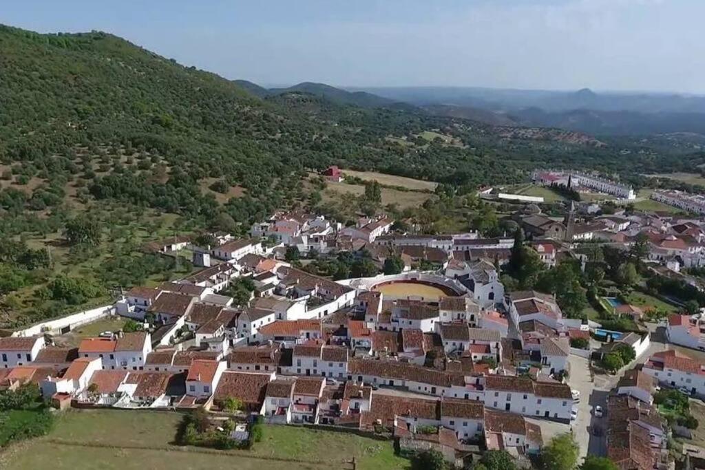Апартаменты Mi Casita - Higuera De La Sierra Игера-де-ла-Сьерра Экстерьер фото